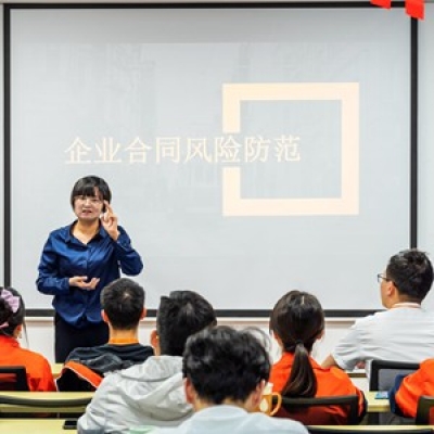 納宏光電開展企業(yè)合同風險防范專題培訓(xùn)